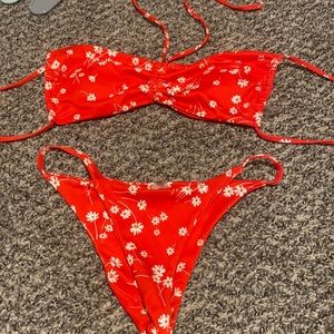 Red bikini with daisies